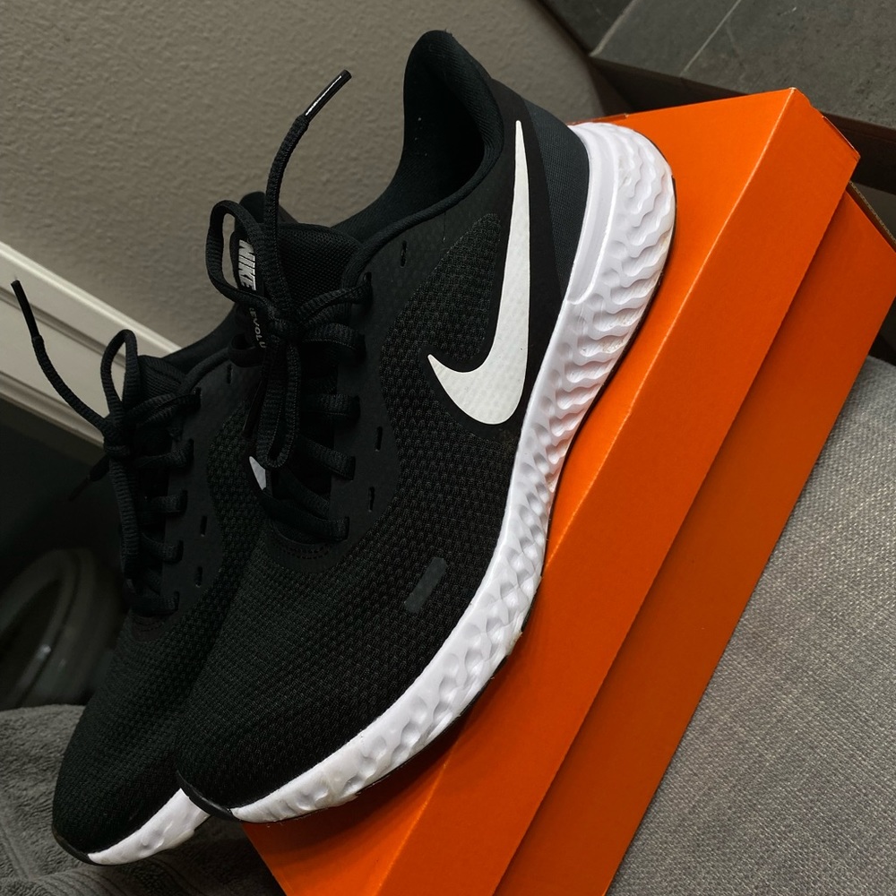 Like new black nikes